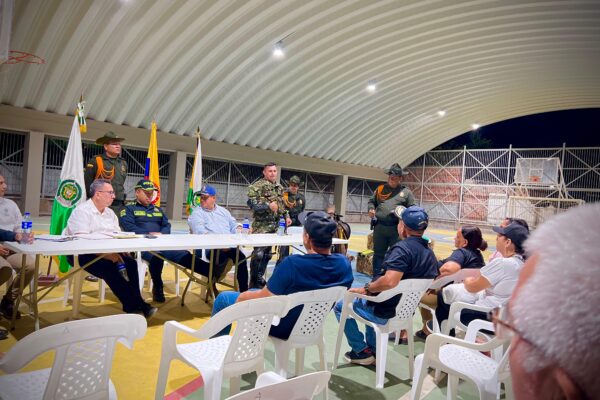 Autoridades y comunidad unen esfuerzos por la seguridad en Guacirco y la comuna 7