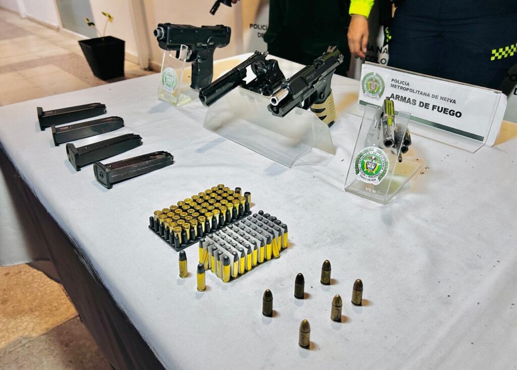 ¡Arsenal y droga en casa! Cae sujeto con cuatro armas de fuego y cocaína en el barrio Las Palmas 🚨⚠️